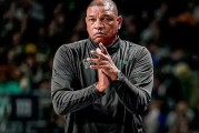 九游-里弗斯卸任雄鹿主帅，常规赛32胜50负无缘季后赛|NBA|名人堂|Shams|奥斯汀-里弗斯|密尔沃基雄鹿队_新浪体育_新浪新闻